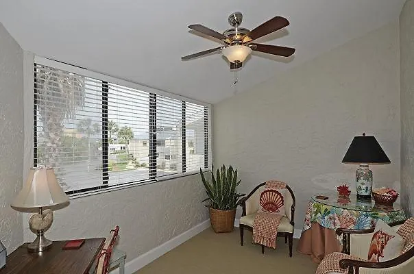 4-10 Shoreline Towers- Free Beach Setup Destin United States