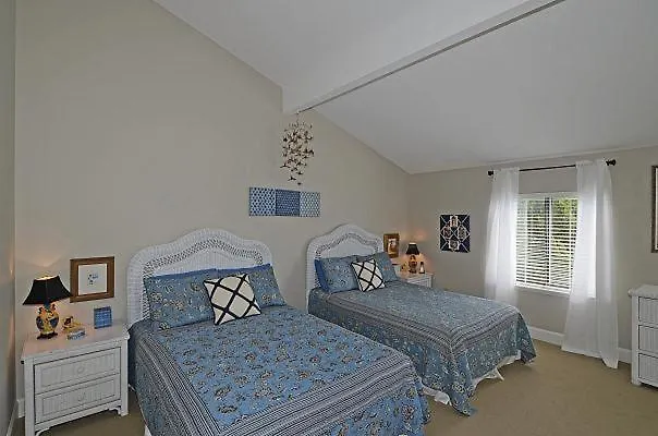 4-10 Shoreline Towers- Free Beach Setup Destin