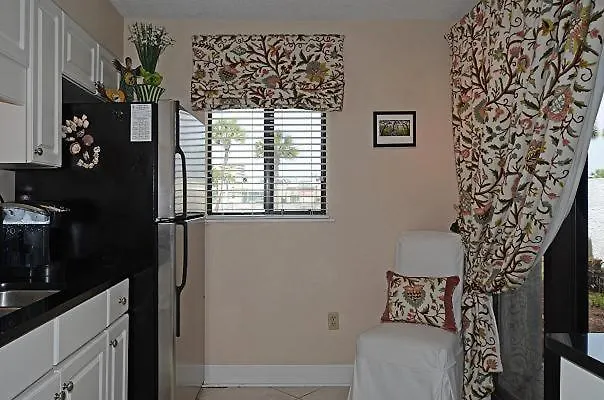 4-10 Shoreline Towers- Free Beach Setup Destin 0*,  United States