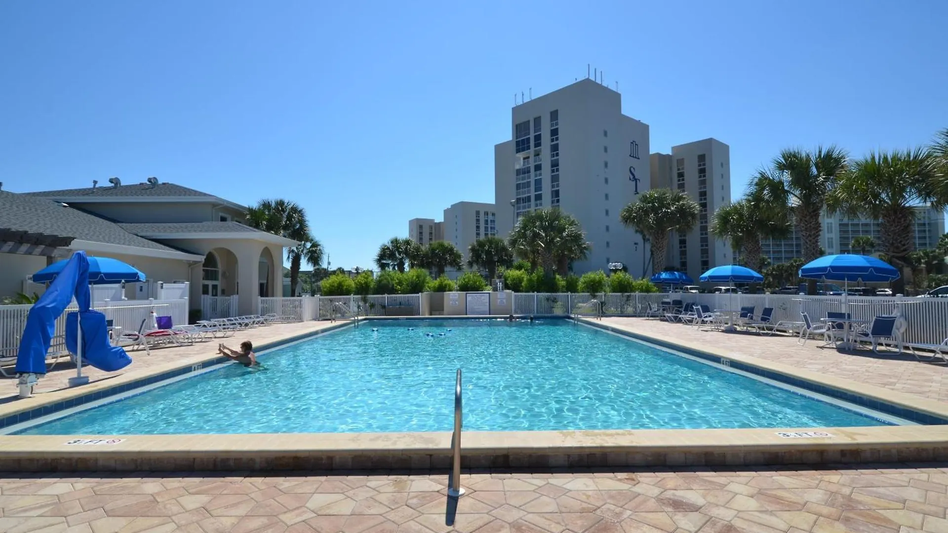 4-10 Shoreline Towers- Free Beach Setup Destin United States